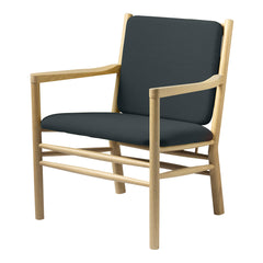 J147 Lounge Armchair